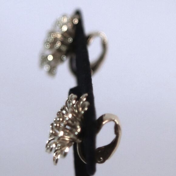 Tiny Flower Earrings Gold Tone Open Work Clip Ons - Picture 5 of 12